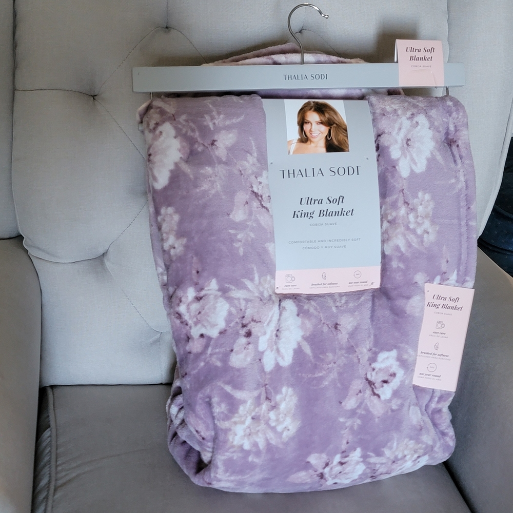 Thalia Sodi Ultra Soft Luxury Lavender Floral King Blanket